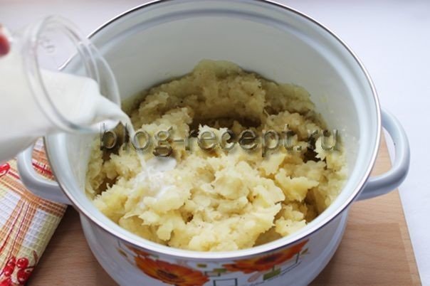 Картофельное пюре с молоком и сливочным маслом