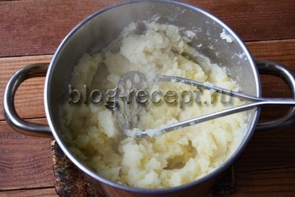 Картофельное пюре с сыром яйцом и молоком