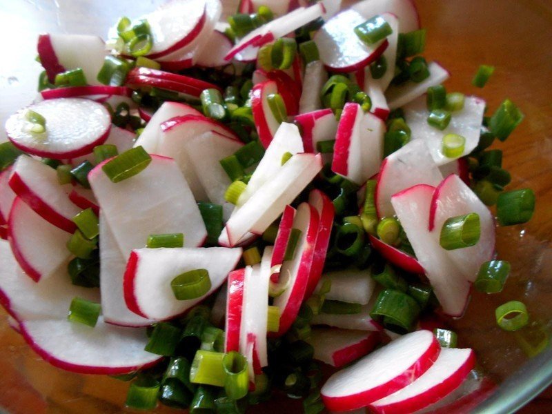 Зелень лук редиска на салат