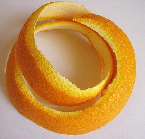 Апельсиновые корки от моли