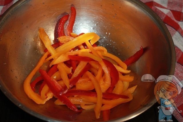 Кальмар с морковкой по-корейски на сковороде