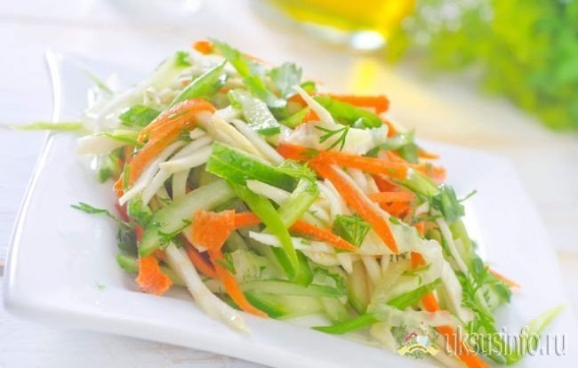 Лук-порей в салат из свежих овощей