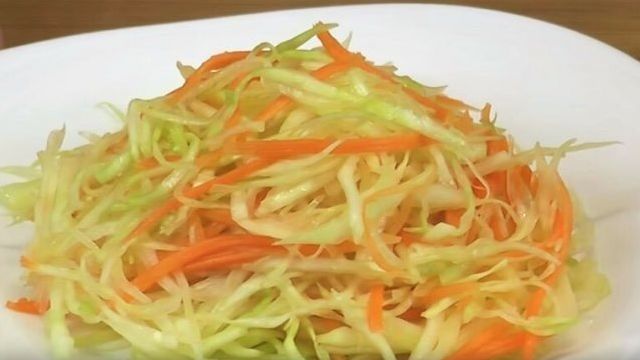 Салат из капусты с морковью «как в столовой»