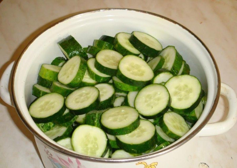 Салат из огурцов в горчичной заливке