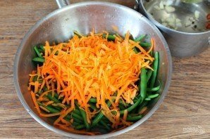 Салат морковь корейская и фасоль стручковая