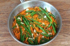 Стручковая фасоль с морковью по-корейски