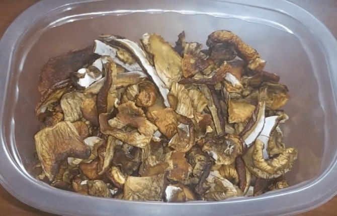 Сушеные грибы в духовке